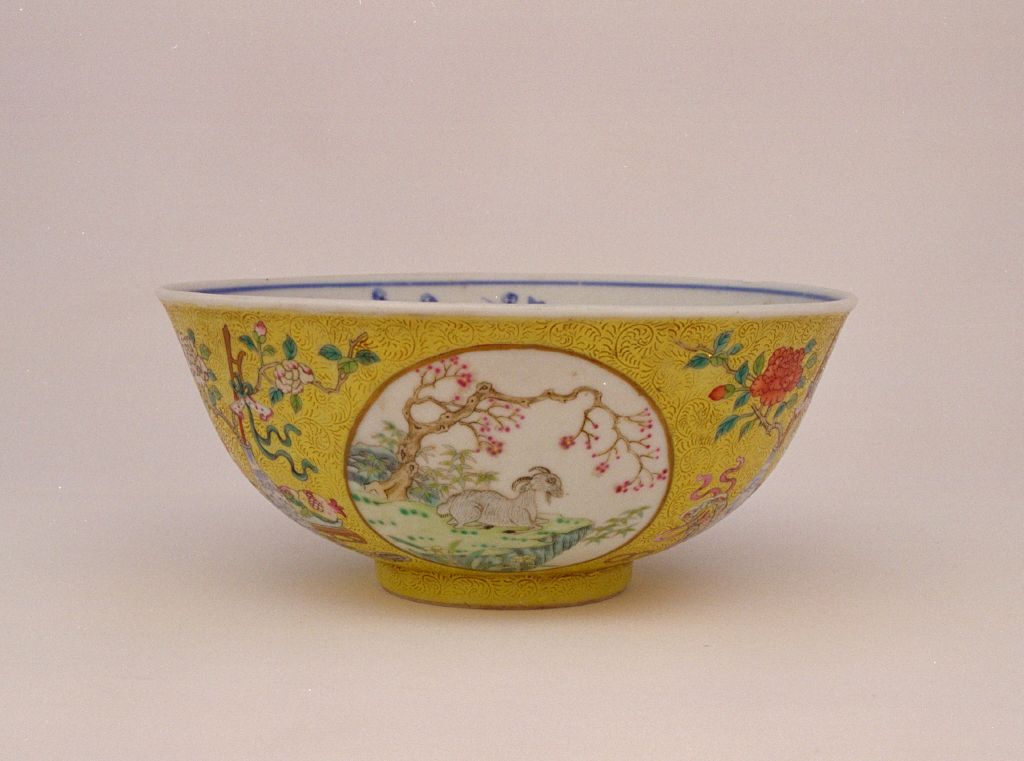 图片[1]-Huangdi Kaiguang Powder Colored Sanyang Kaitai Pattern Bowl-China Archive